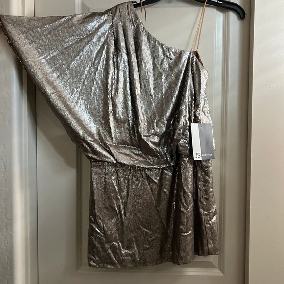 Dress - Picture 2 of 2